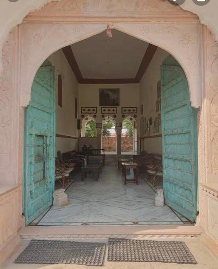 Готель Tordi Garh Malpura  Екстер'єр фото